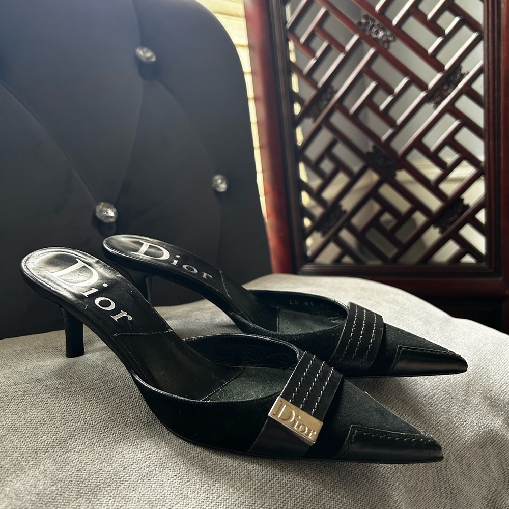 VINTAGE DIOR KITTEN HEELS 🤍